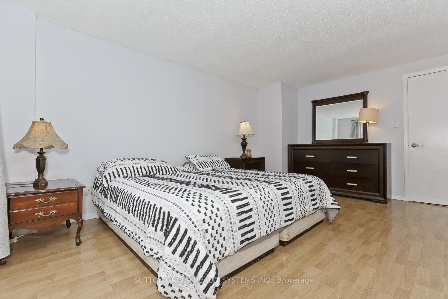 821 Laurier Avenue photo 18