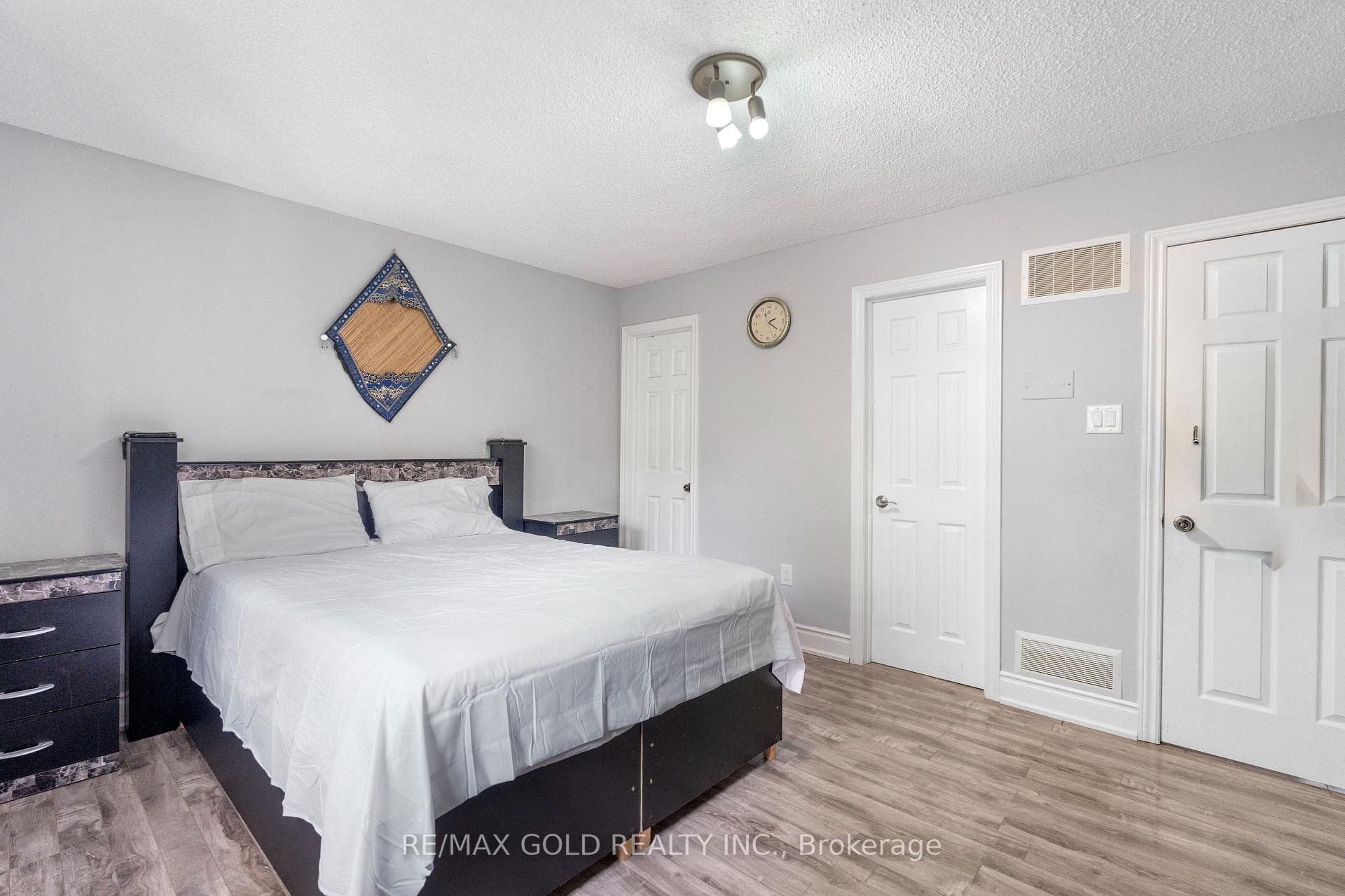 48 Maidstone Crescent photo 18