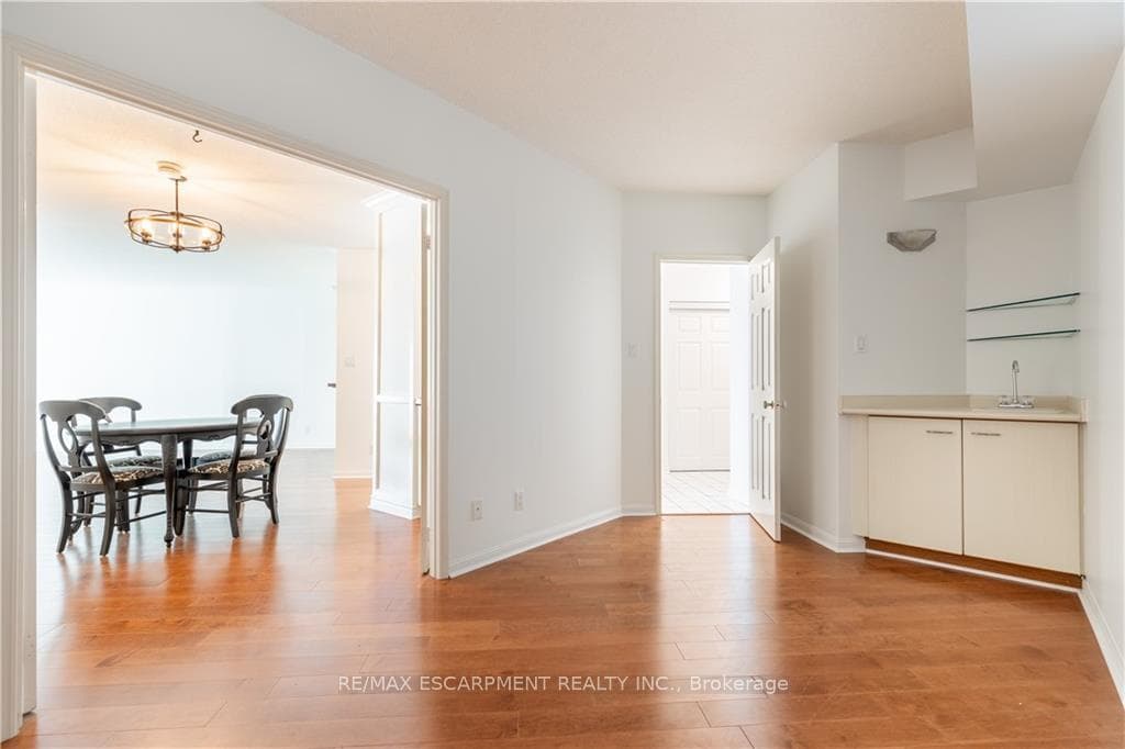 415 Locust Street Unit 303 photo 16