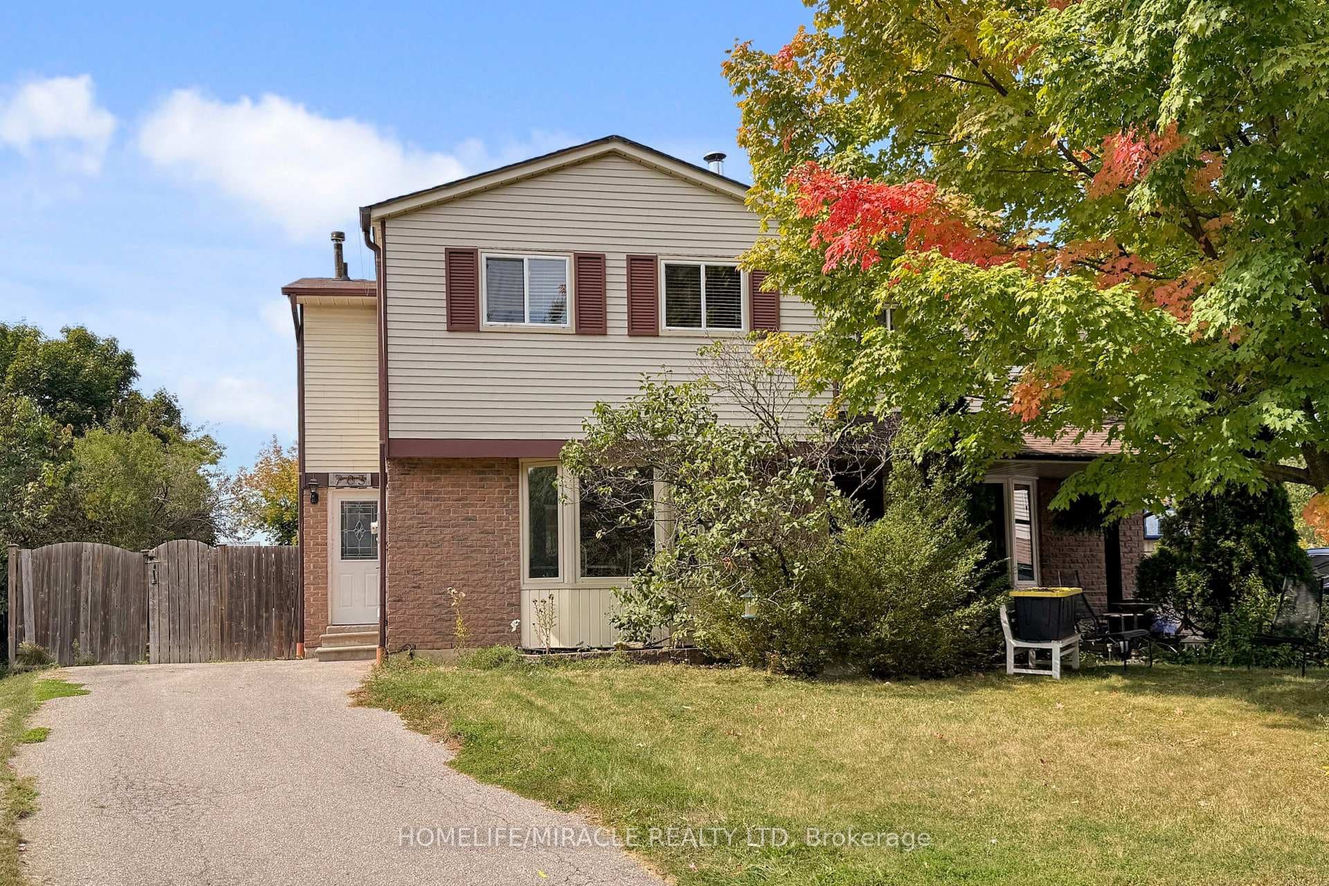 703 Middleton Crescent photo 2
