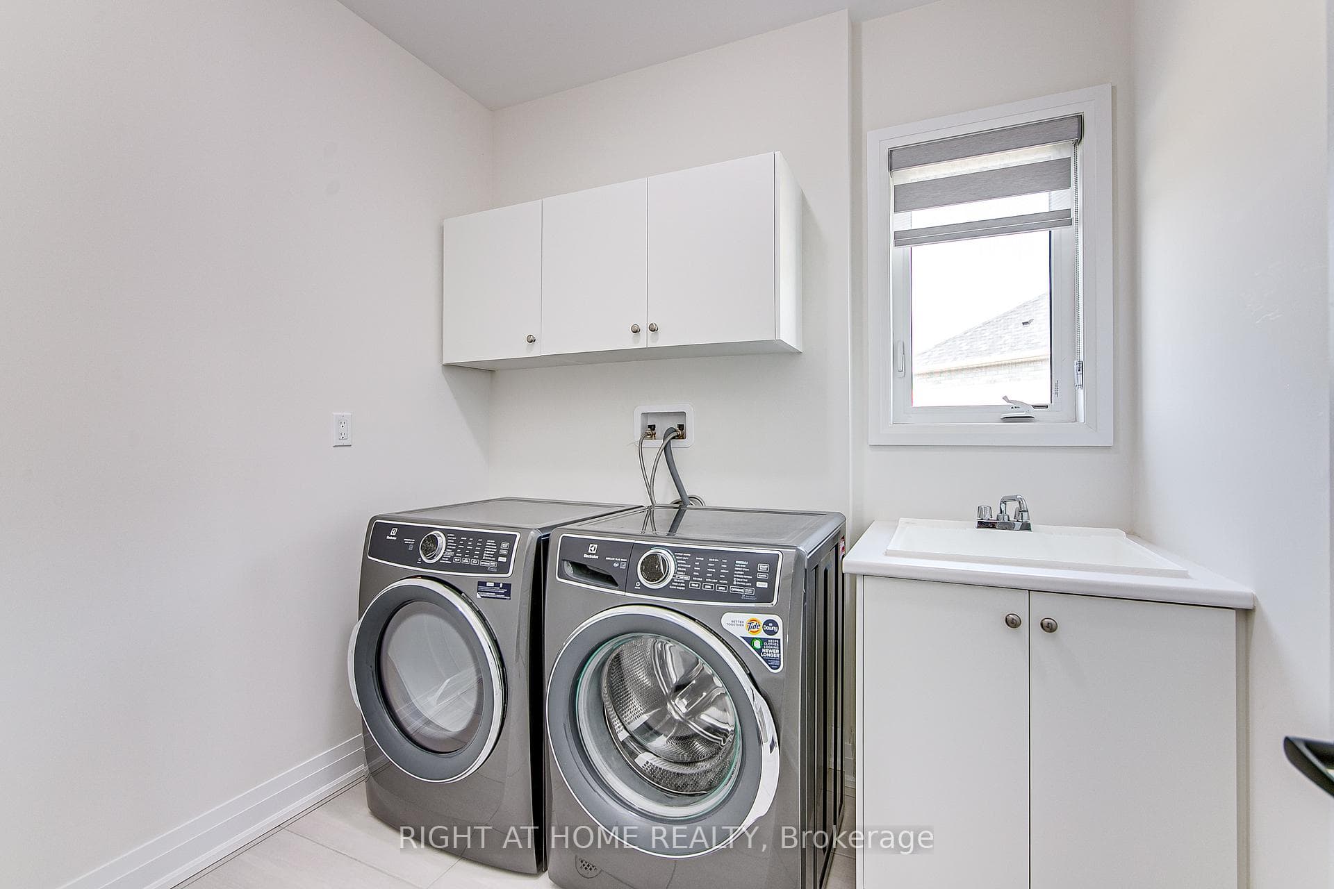 106 Ferragine Crescent photo 39