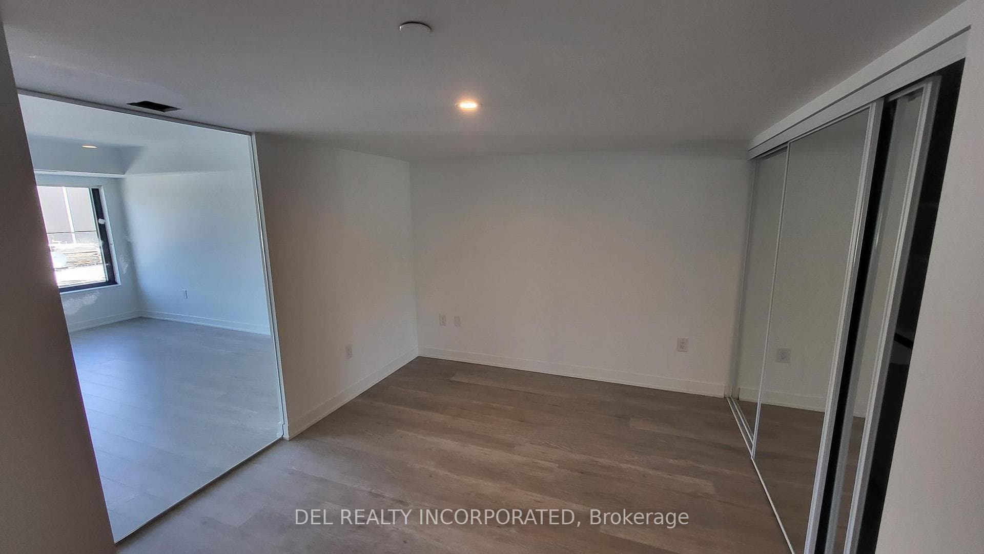 3 Strathgowan Avenue Unit 307 photo 9