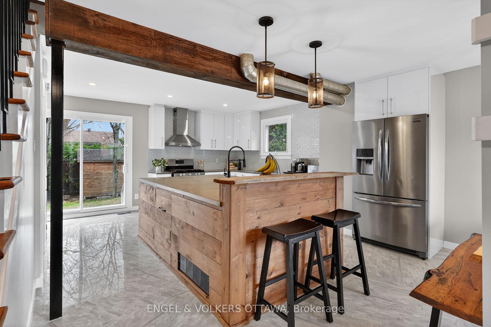 1358 Viking Drive photo 3