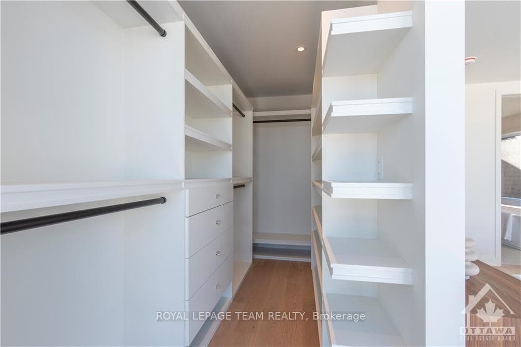 40 KENORA Street Unit B photo 23