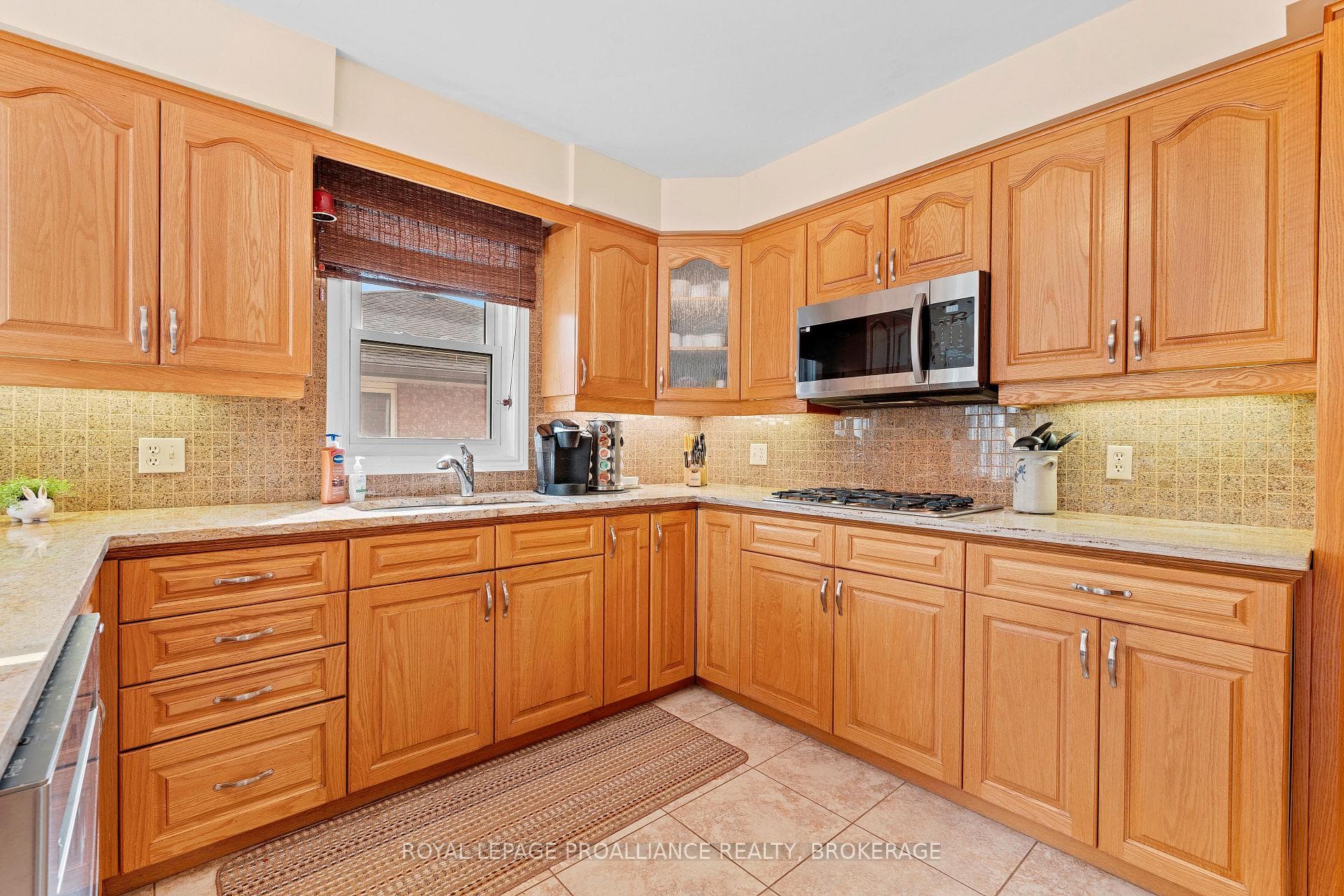 254 Friarhill Crescent photo 18