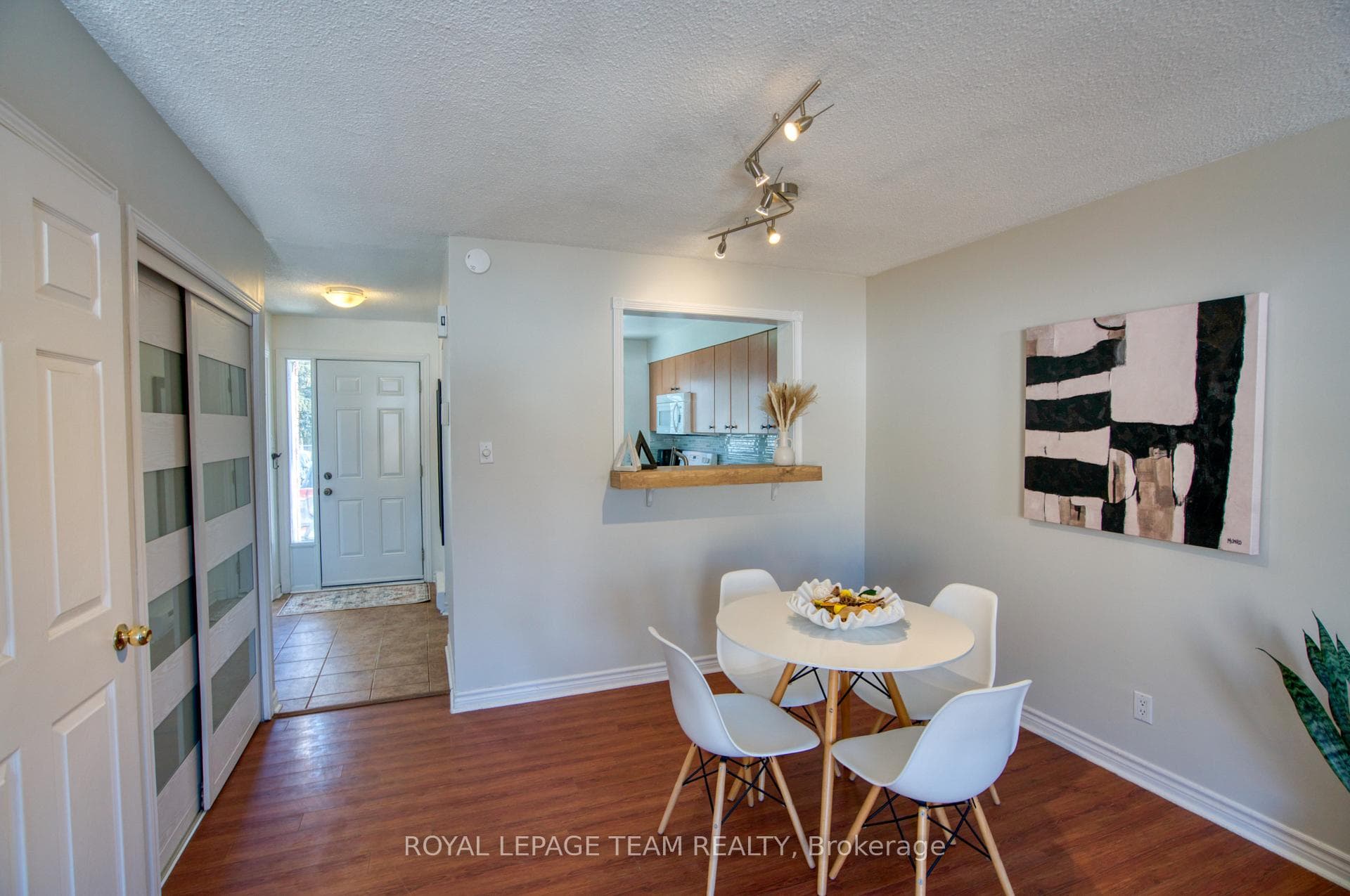 1302 Alness Court Unit 15 photo 5