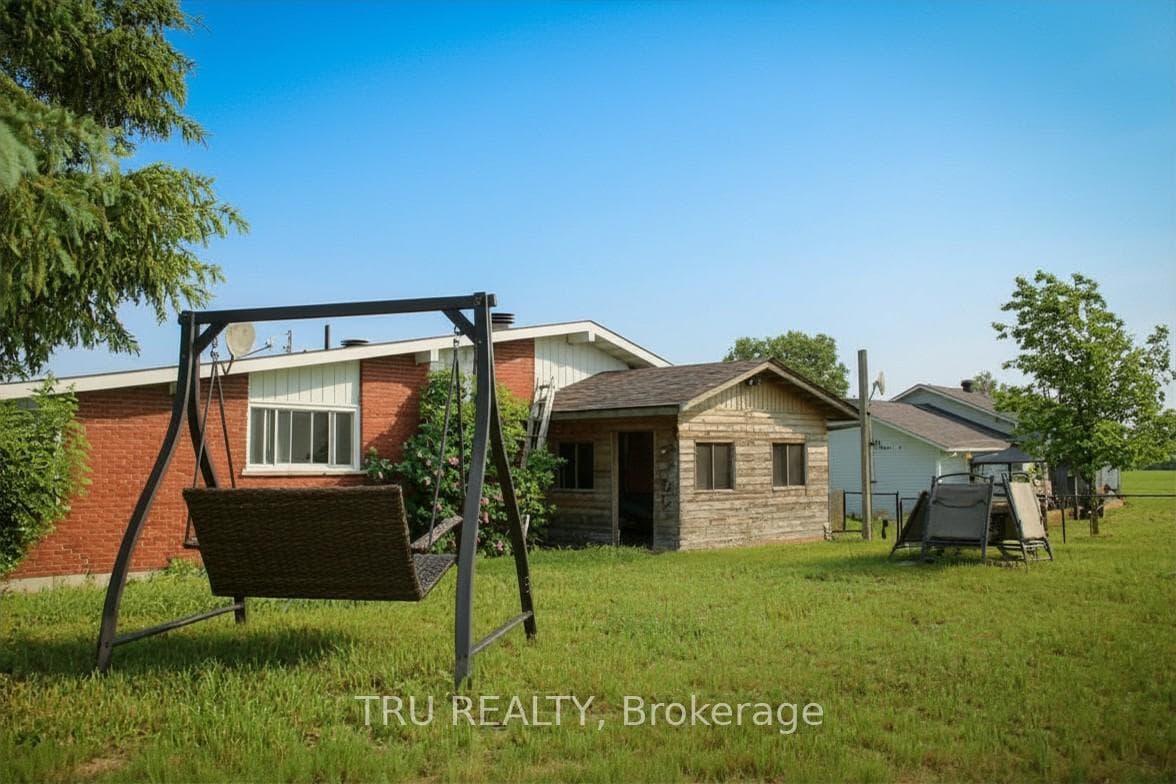 2422 Ouellette Road photo 20