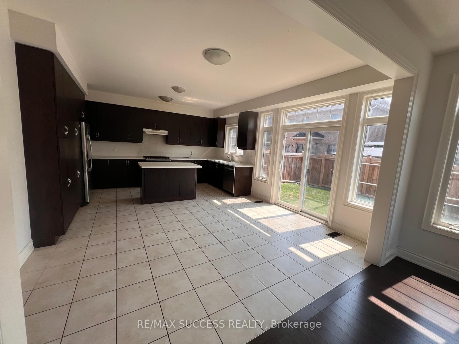 1502 devine Point photo 13