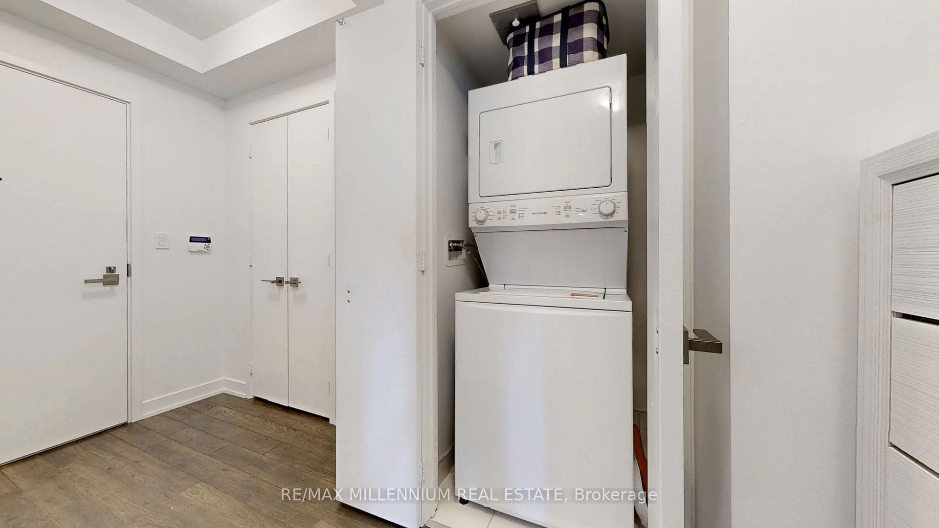 30 ORDNANCE Street Unit 1606 photo 25
