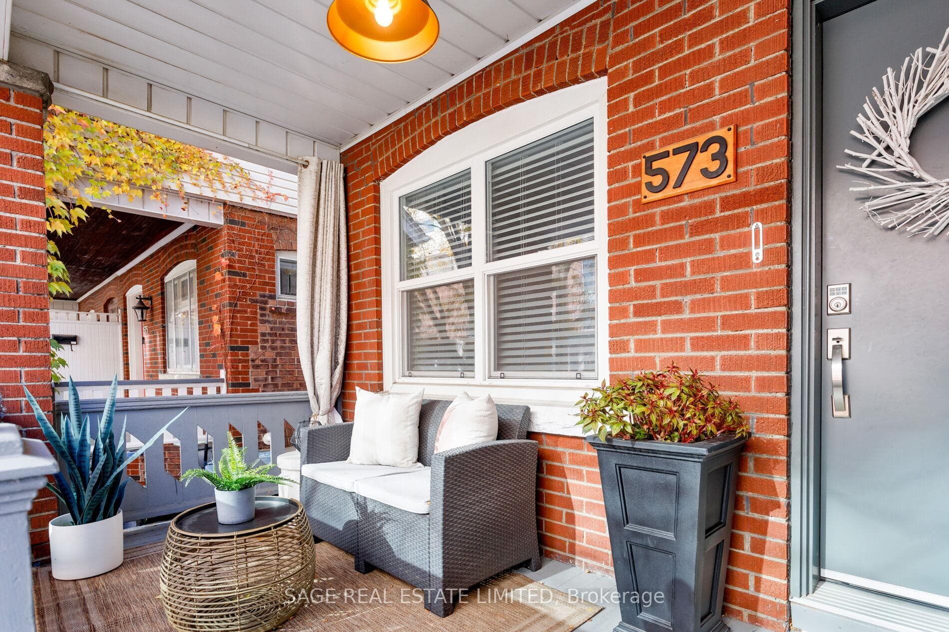 573 Sammon Avenue photo 2