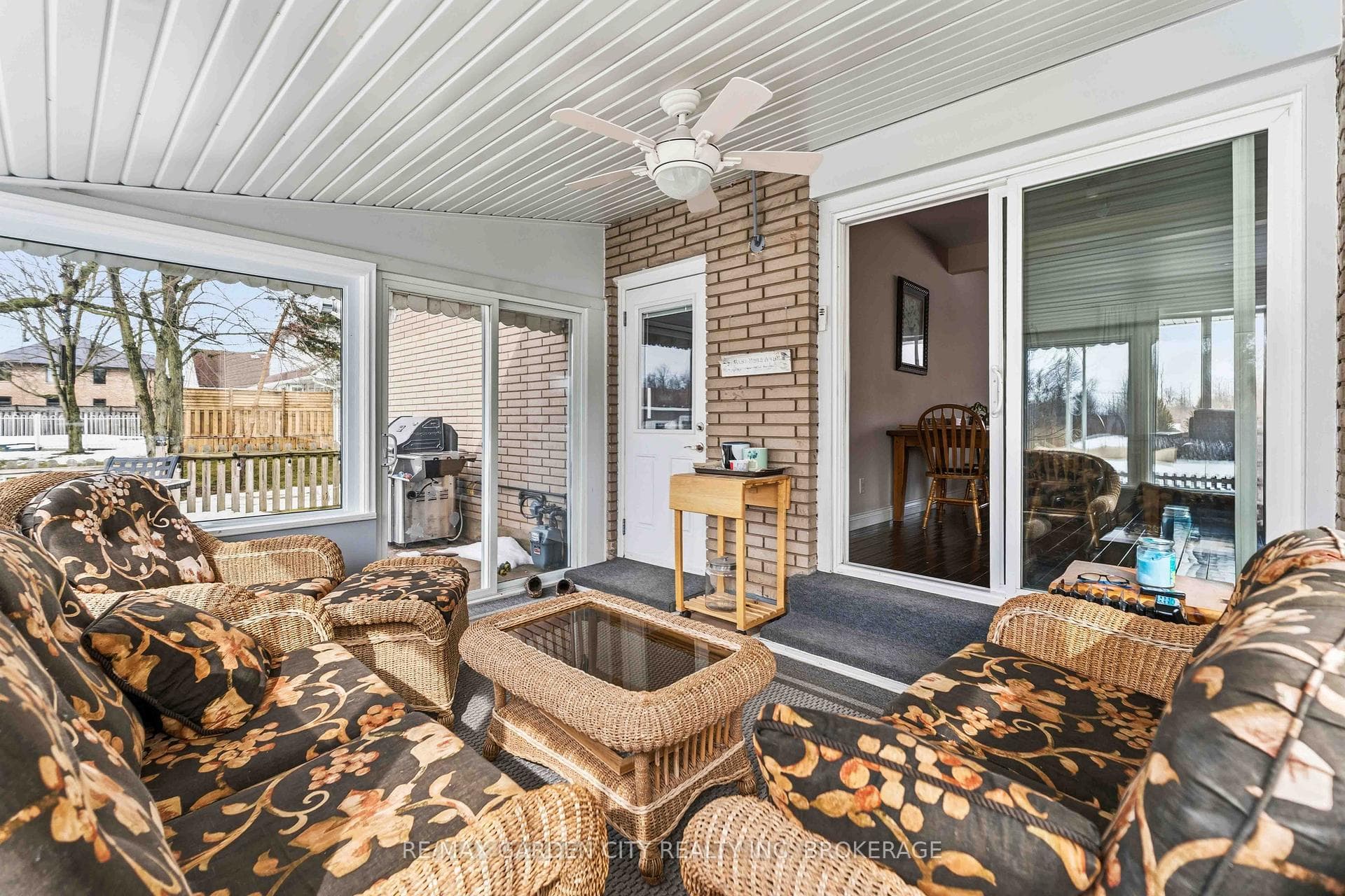 147 CAIRNS Crescent photo 24