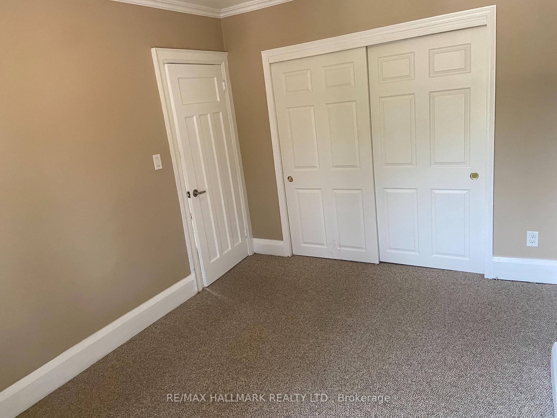 101 Lawrence Avenue photo 8