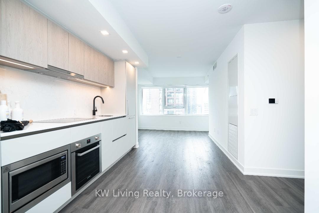 609 Sherbourne Street Unit 2503 photo 8