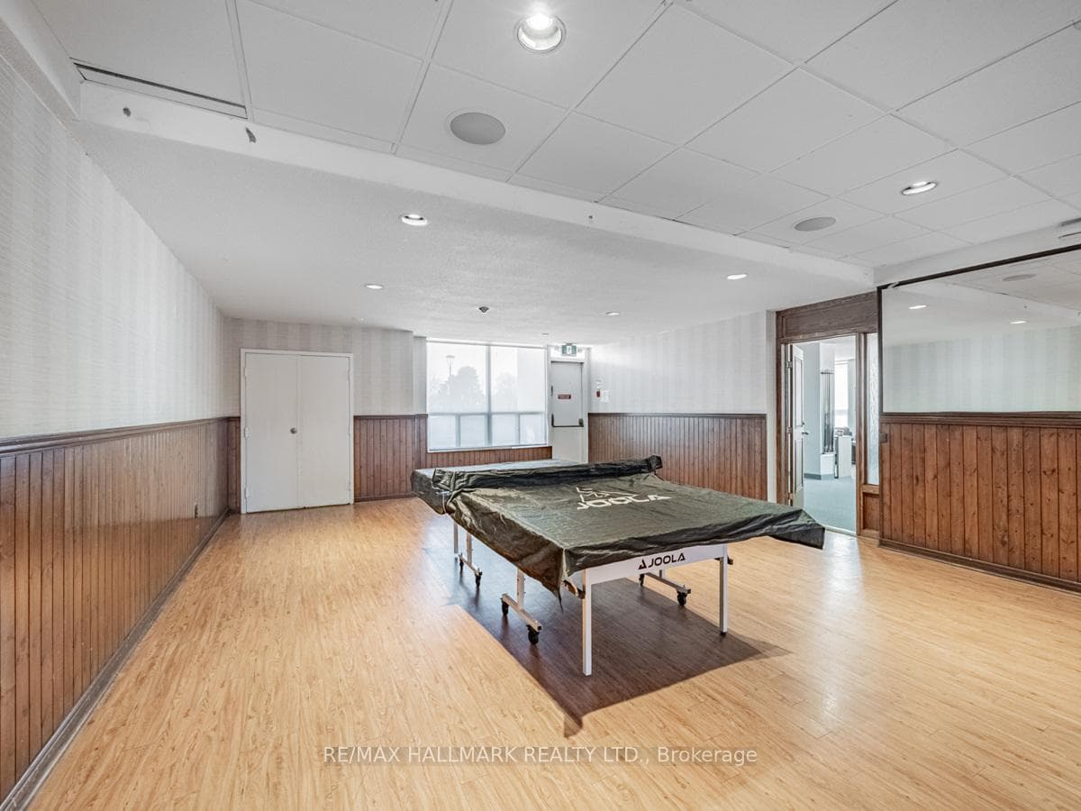 1535 Lakeshore Road Unit 704 photo 21