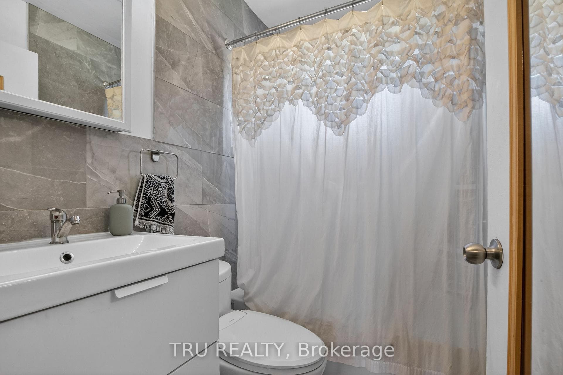 1253 Emperor Avenue photo 21