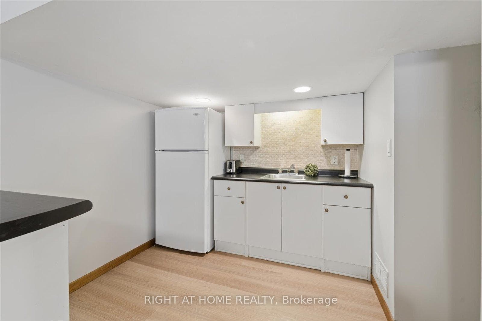 56 Cadillac Avenue photo 32