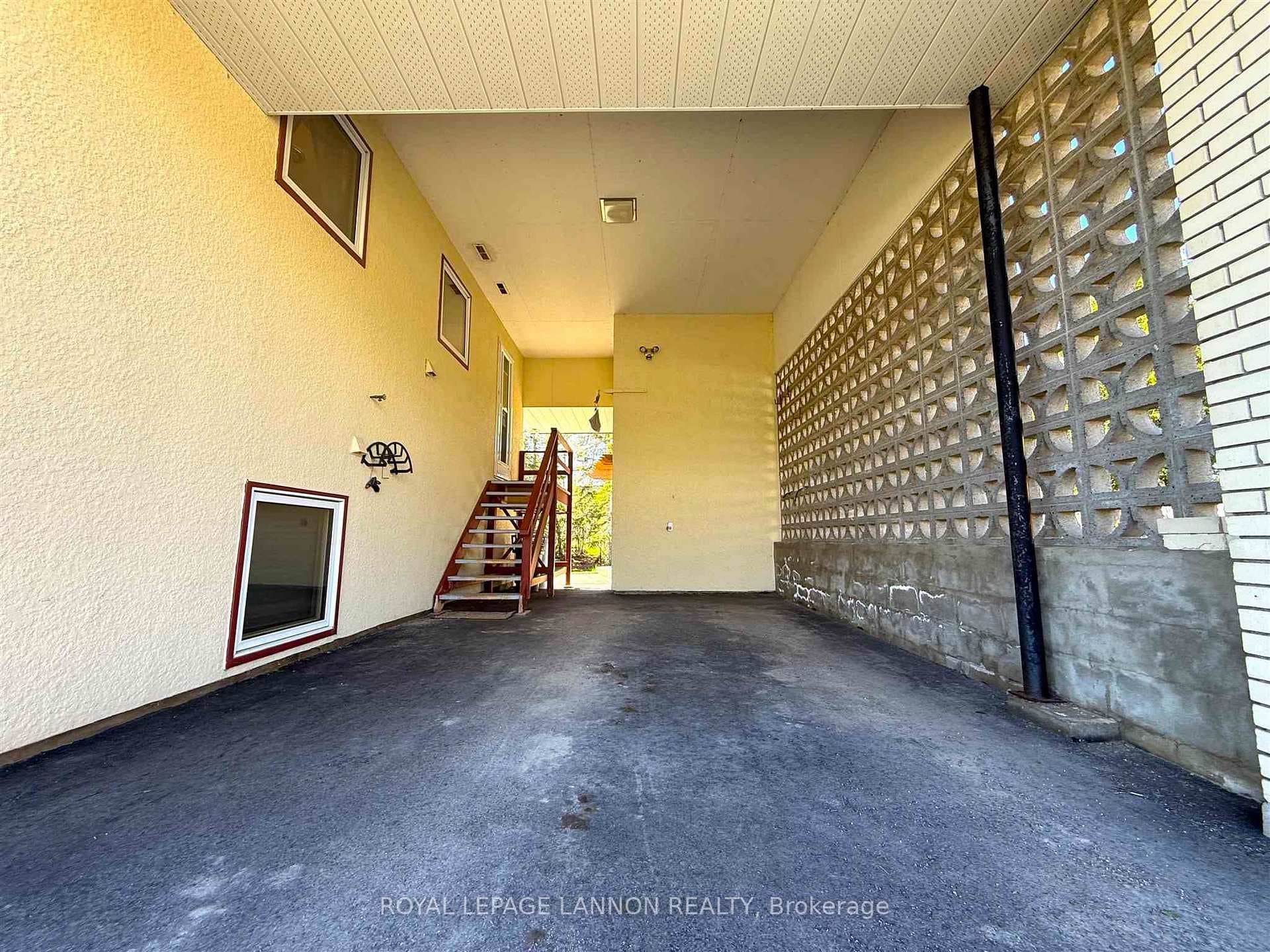429 Elliott Street photo 34