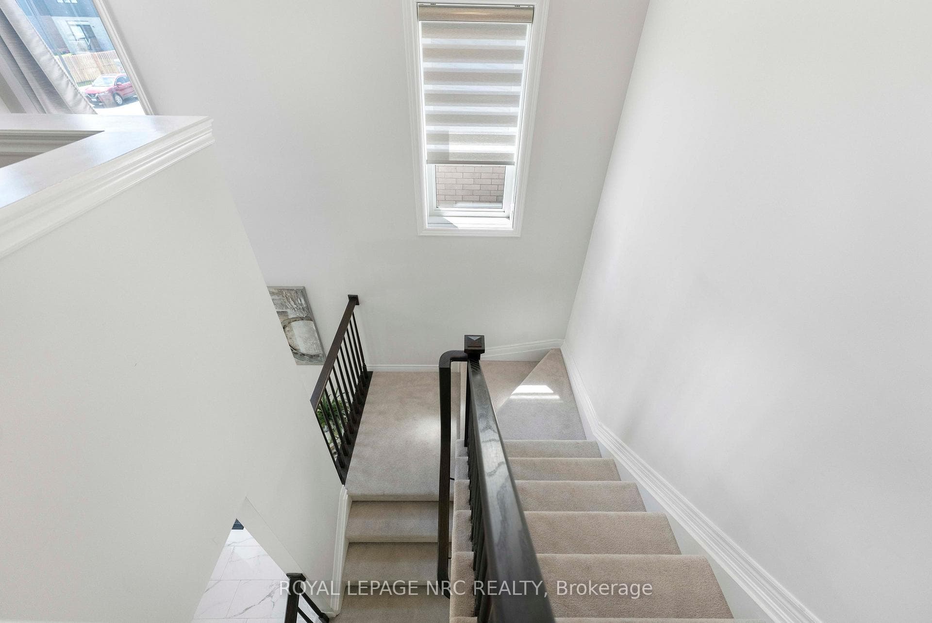 12 Swan Avenue photo 20