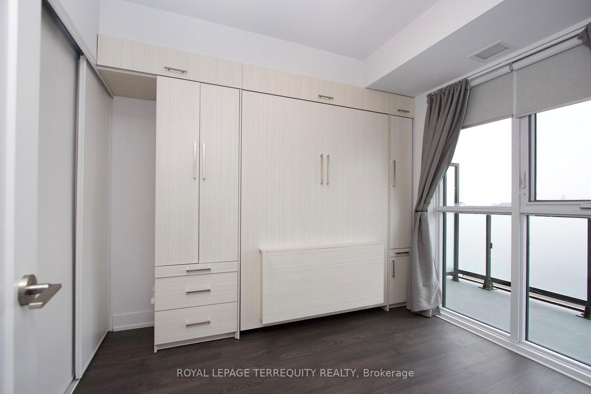 2550 Simcoe Street Unit 318 photo 24