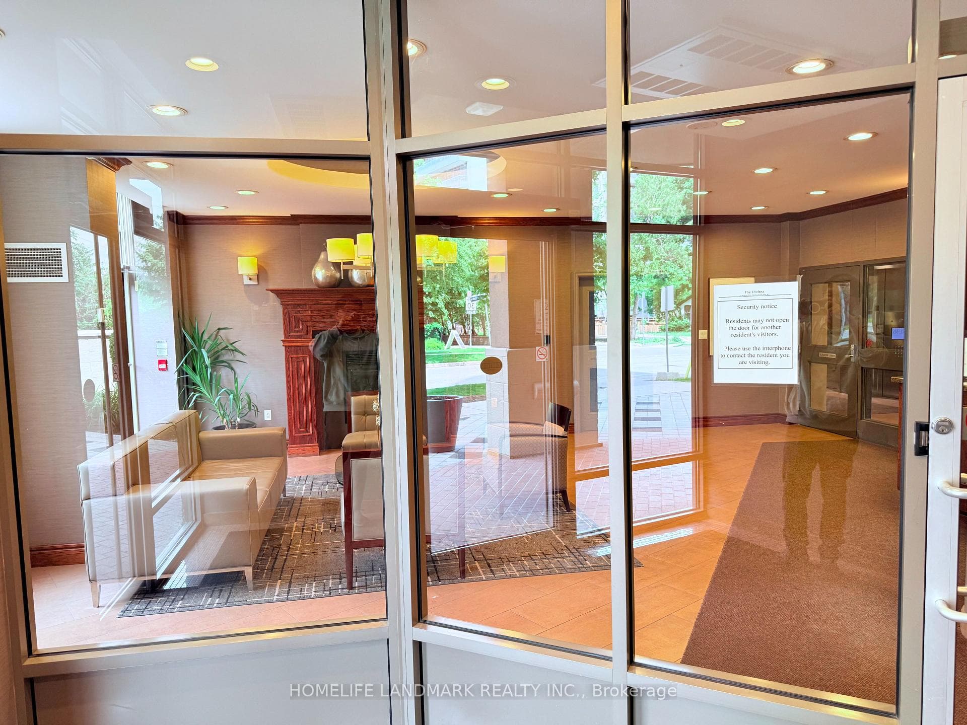 19 BARBERRY Place Unit 702 photo 3