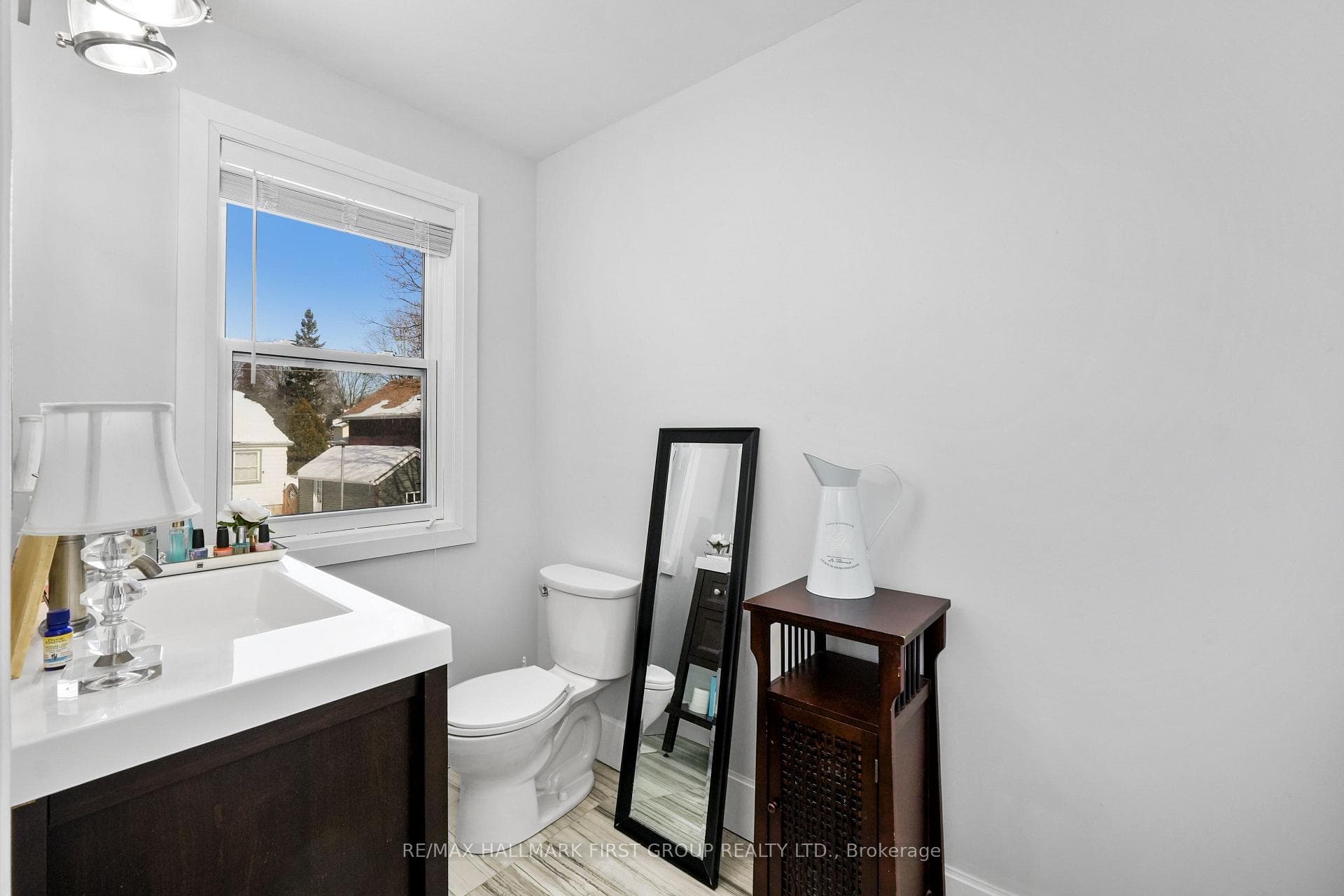 254 St Andrews Lane photo 32