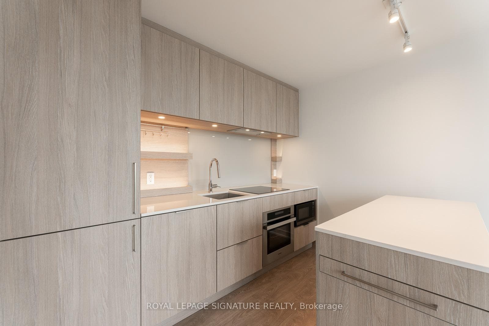 28 Ann Street Unit 916 photo 1