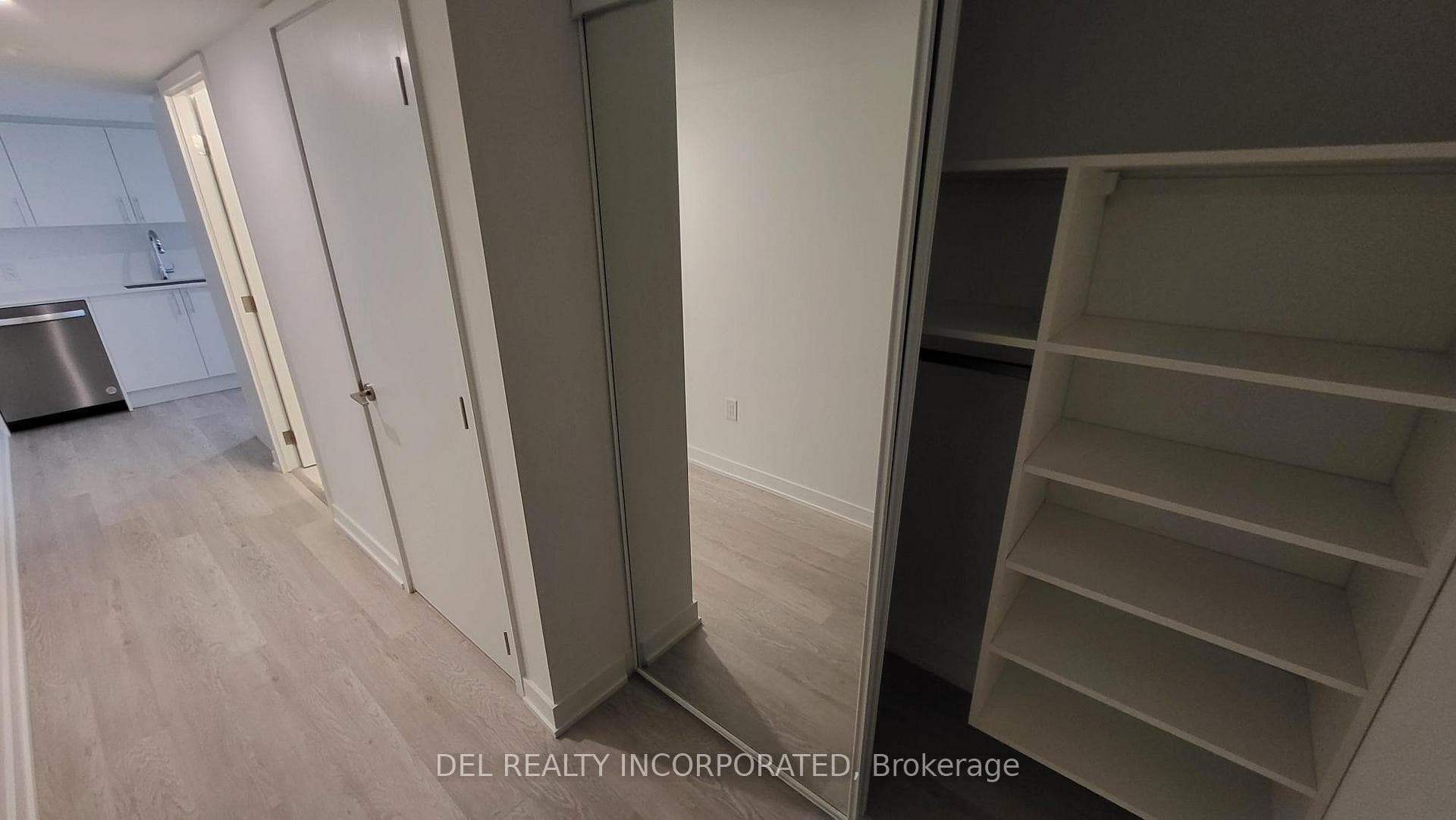 3 Strathgowan Avenue Unit 320 photo 12
