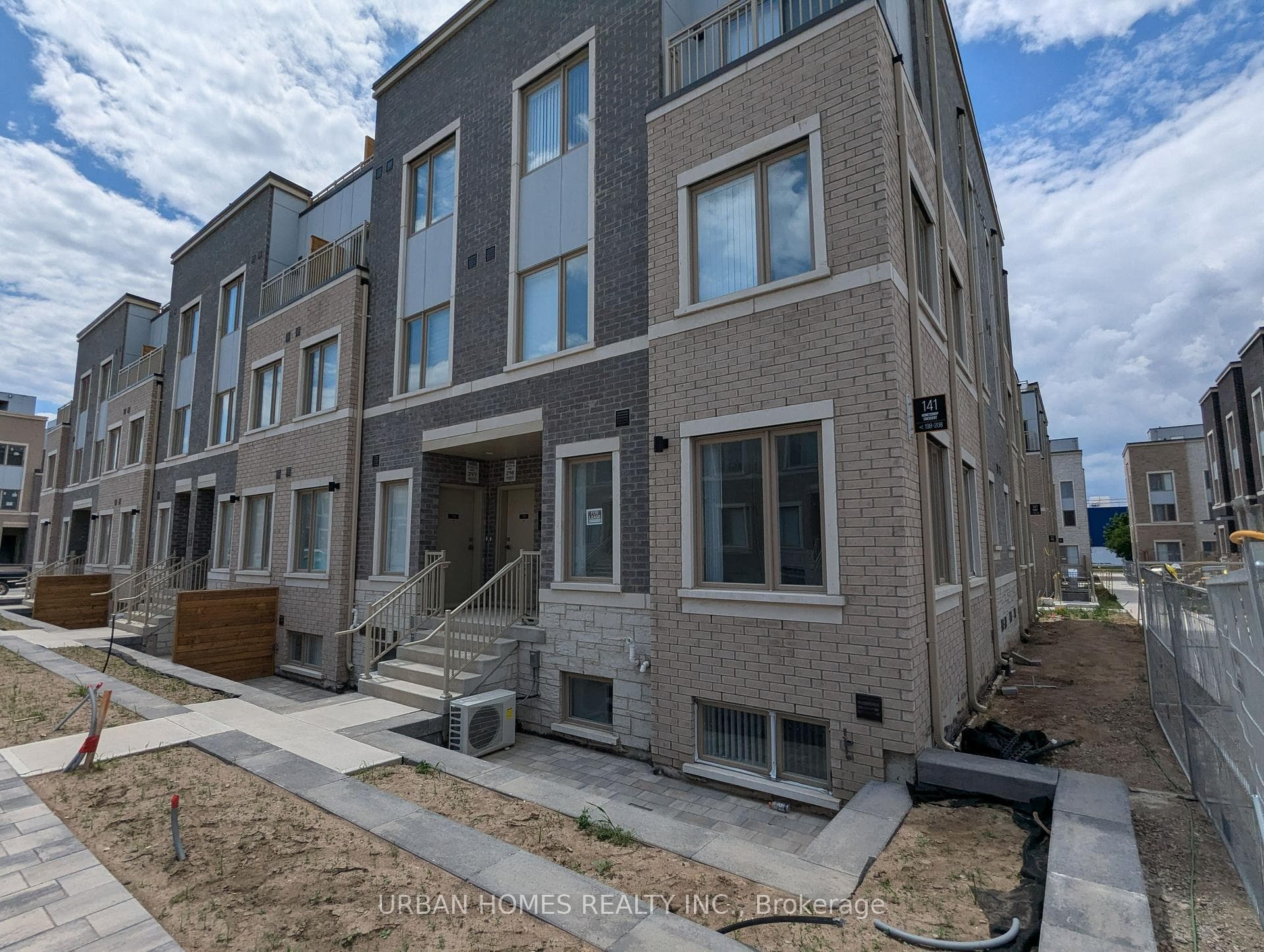 141 honeycrisp Crescent Unit 208 photo 1
