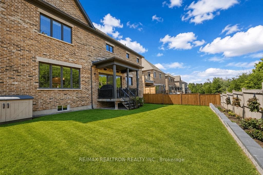 26 Sir Henry Court photo 43