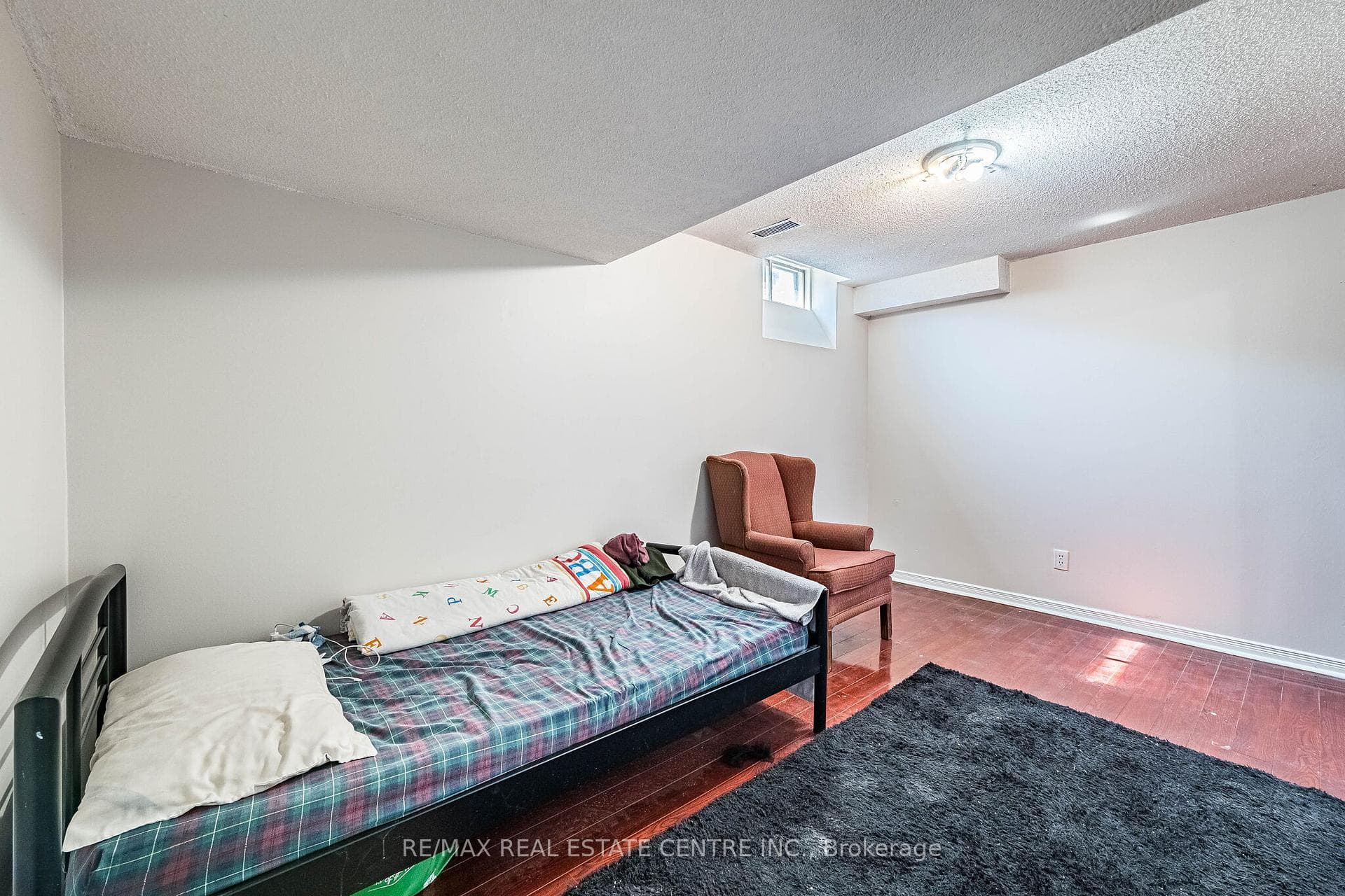 4 Howell Street photo 38