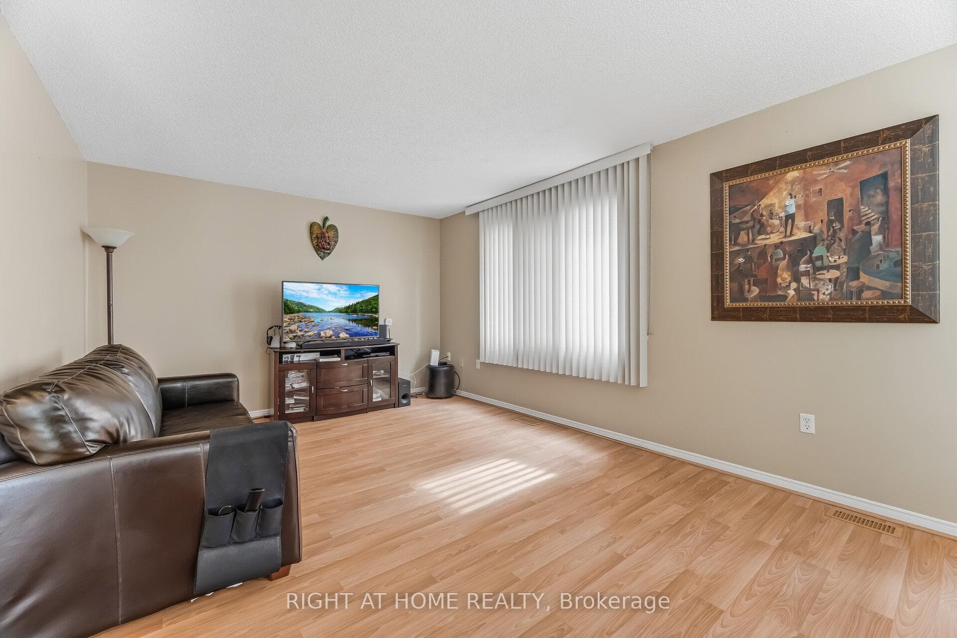 5956 Dalebrook Crescent photo 9