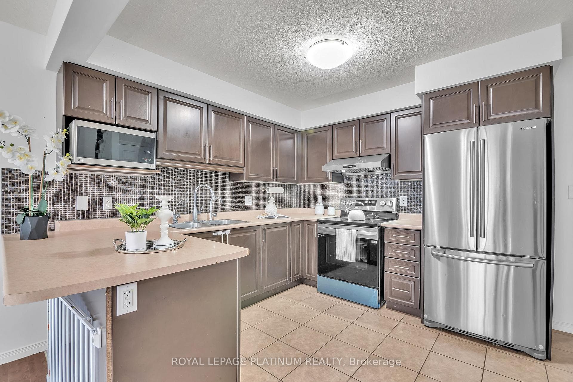 312 Fallowfield Drive photo 8