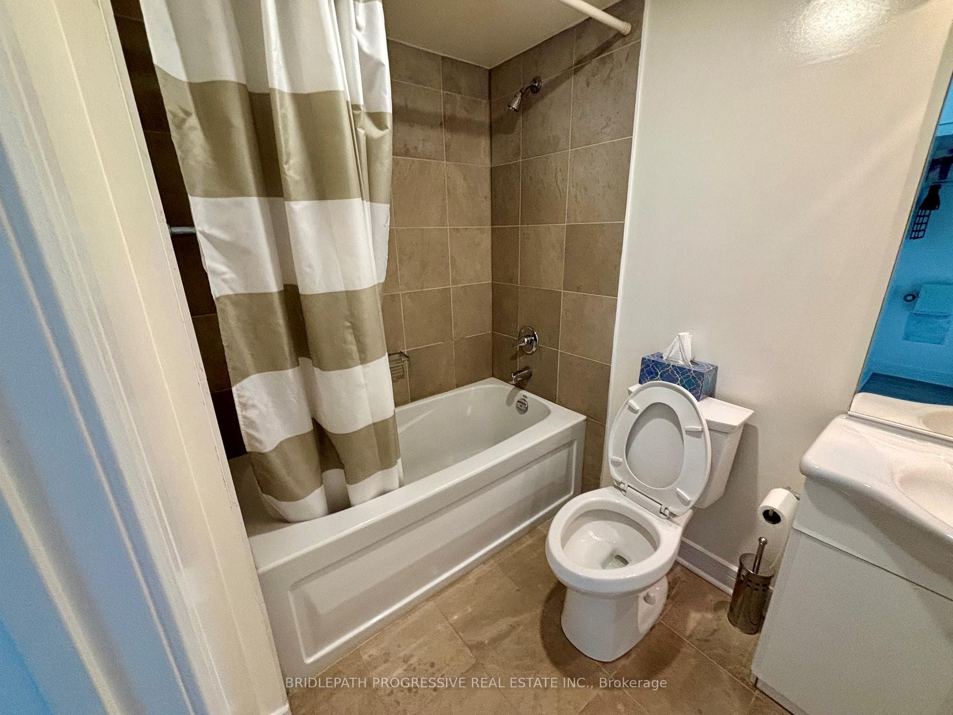 19 Avondale Avenue Unit 313 photo 12