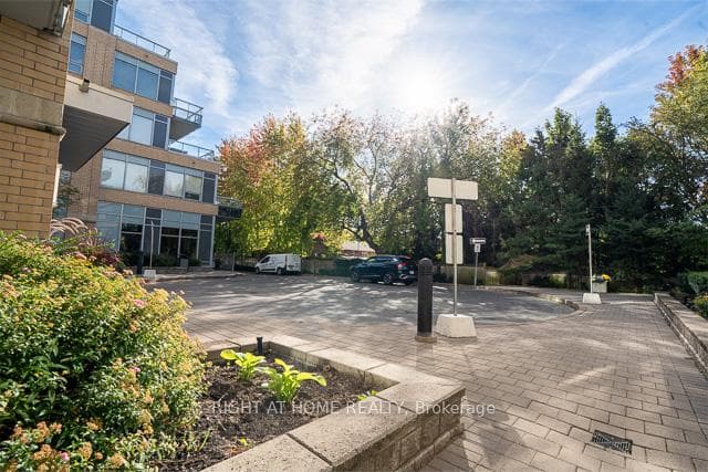 701 Sheppard Avenue Unit 512 photo 32
