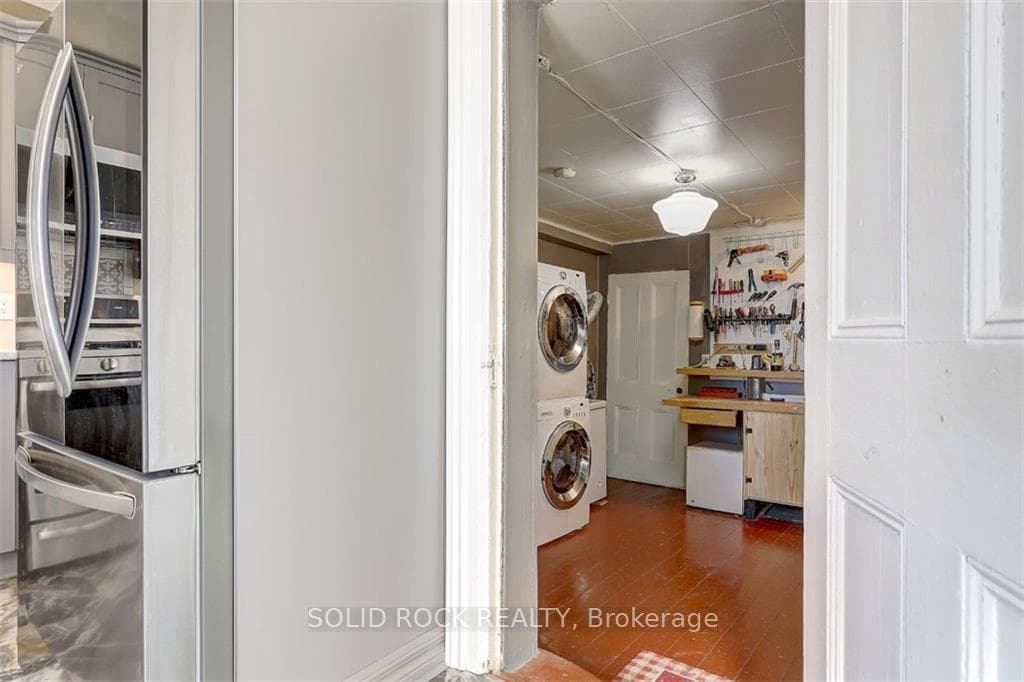 202 KING Street photo 16