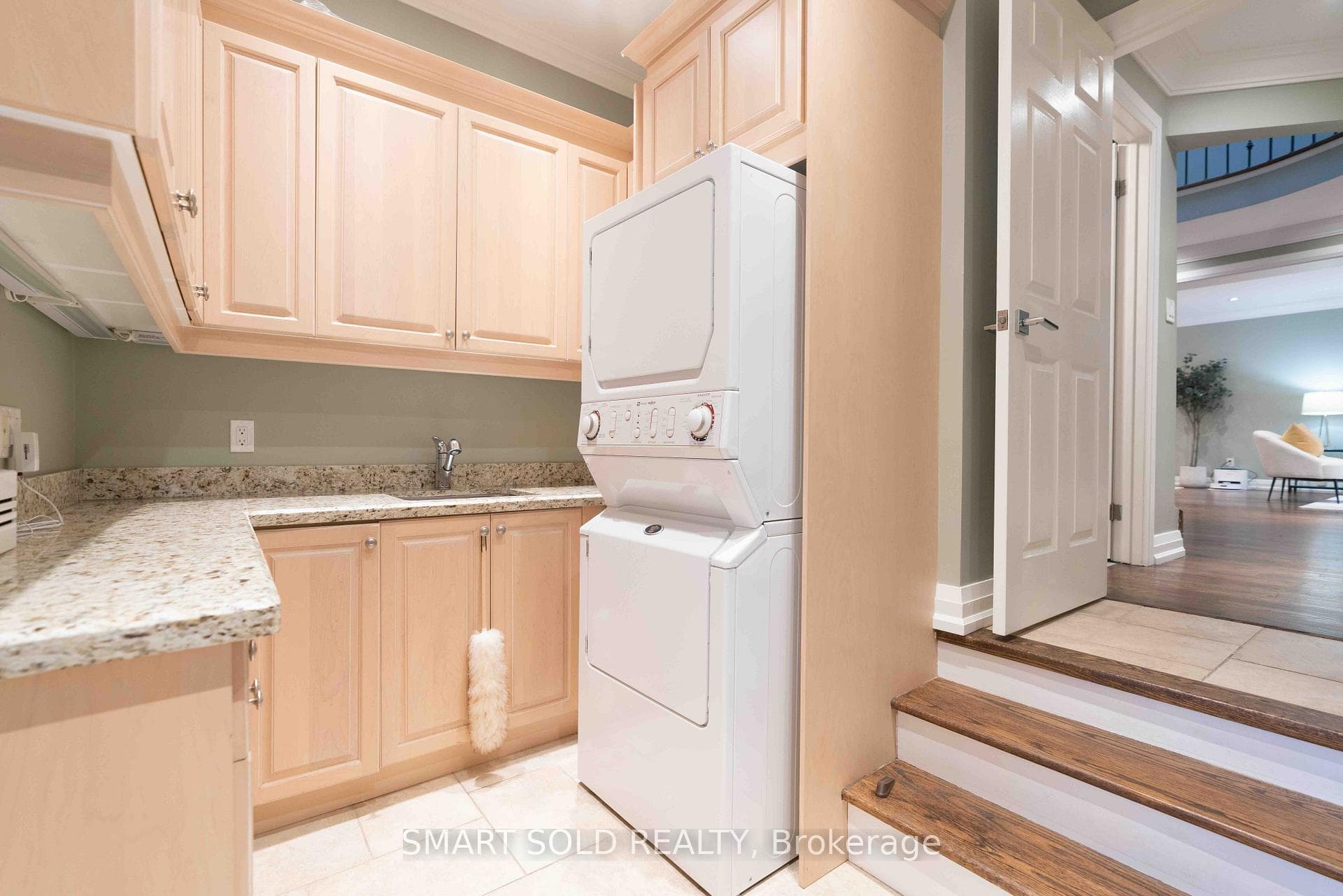 107 Arnold Avenue photo 46