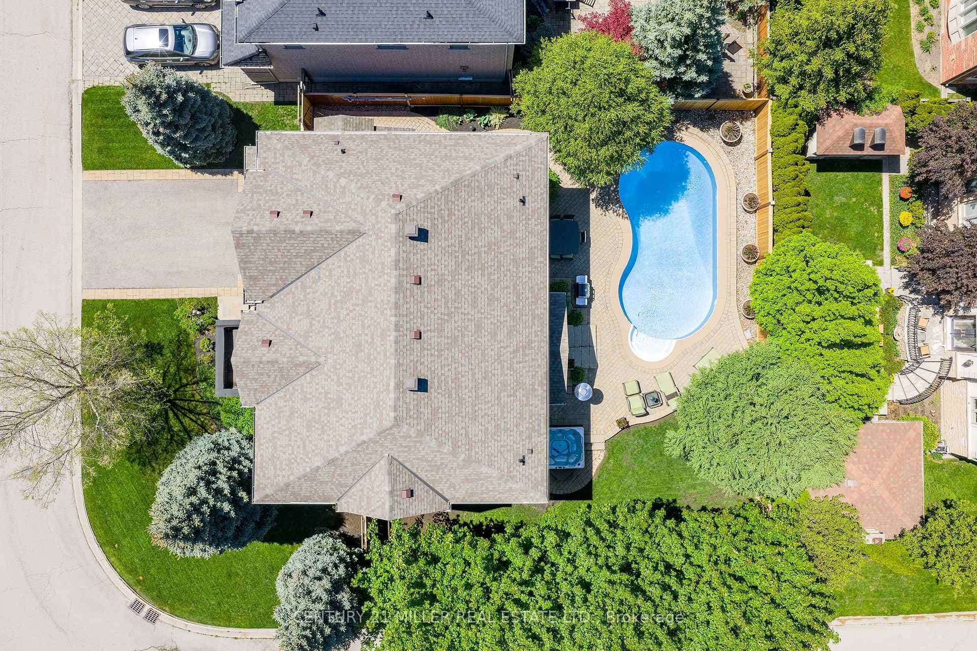 3122 Saddleworth Crescent photo 3