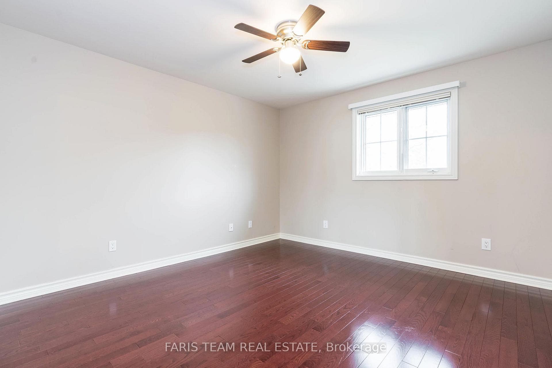 927 Barry Avenue photo 26