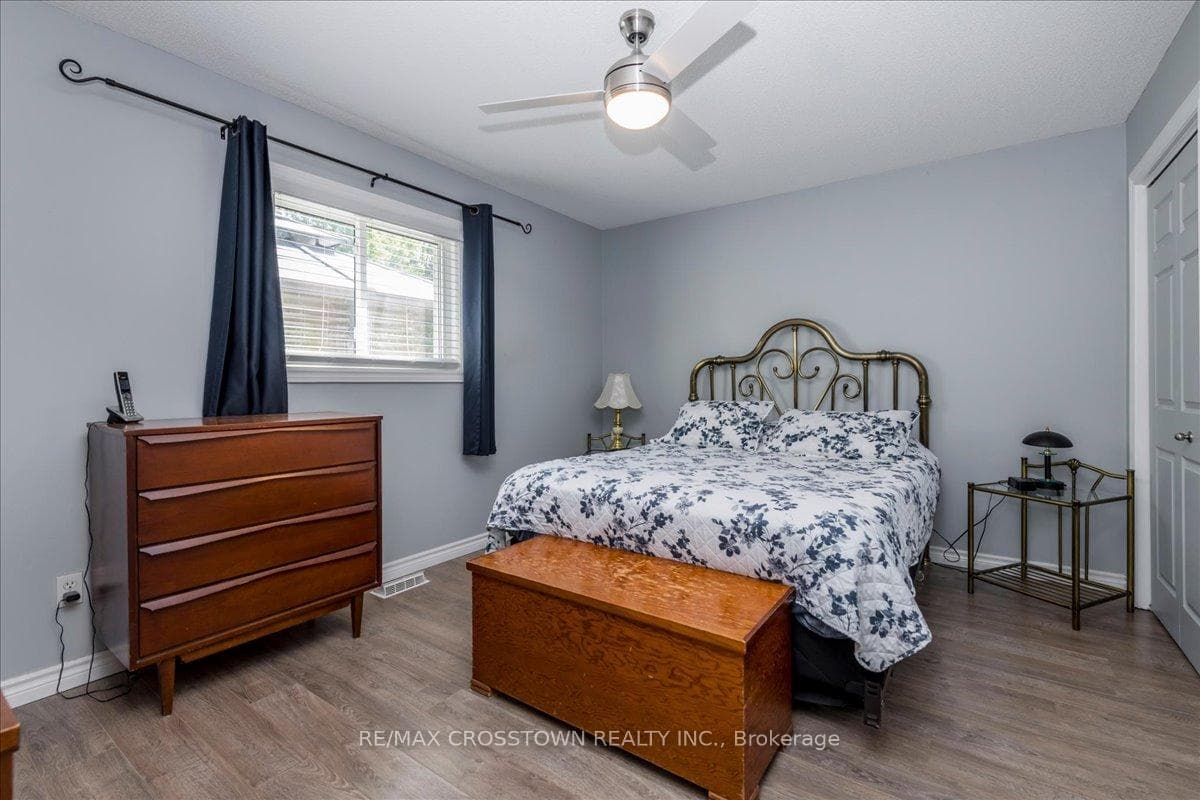 1170 Arnold Street photo 15