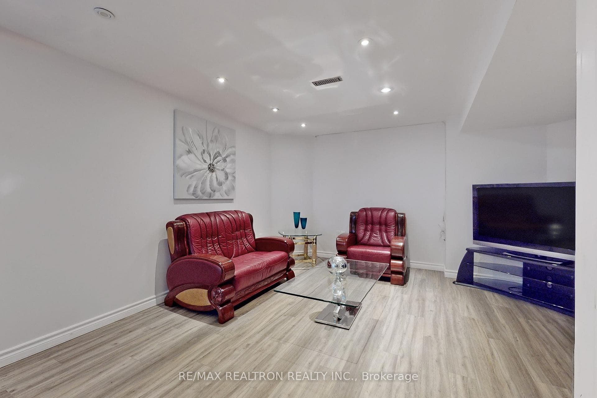 32 Subrisco Avenue Unit Bsmt photo 6