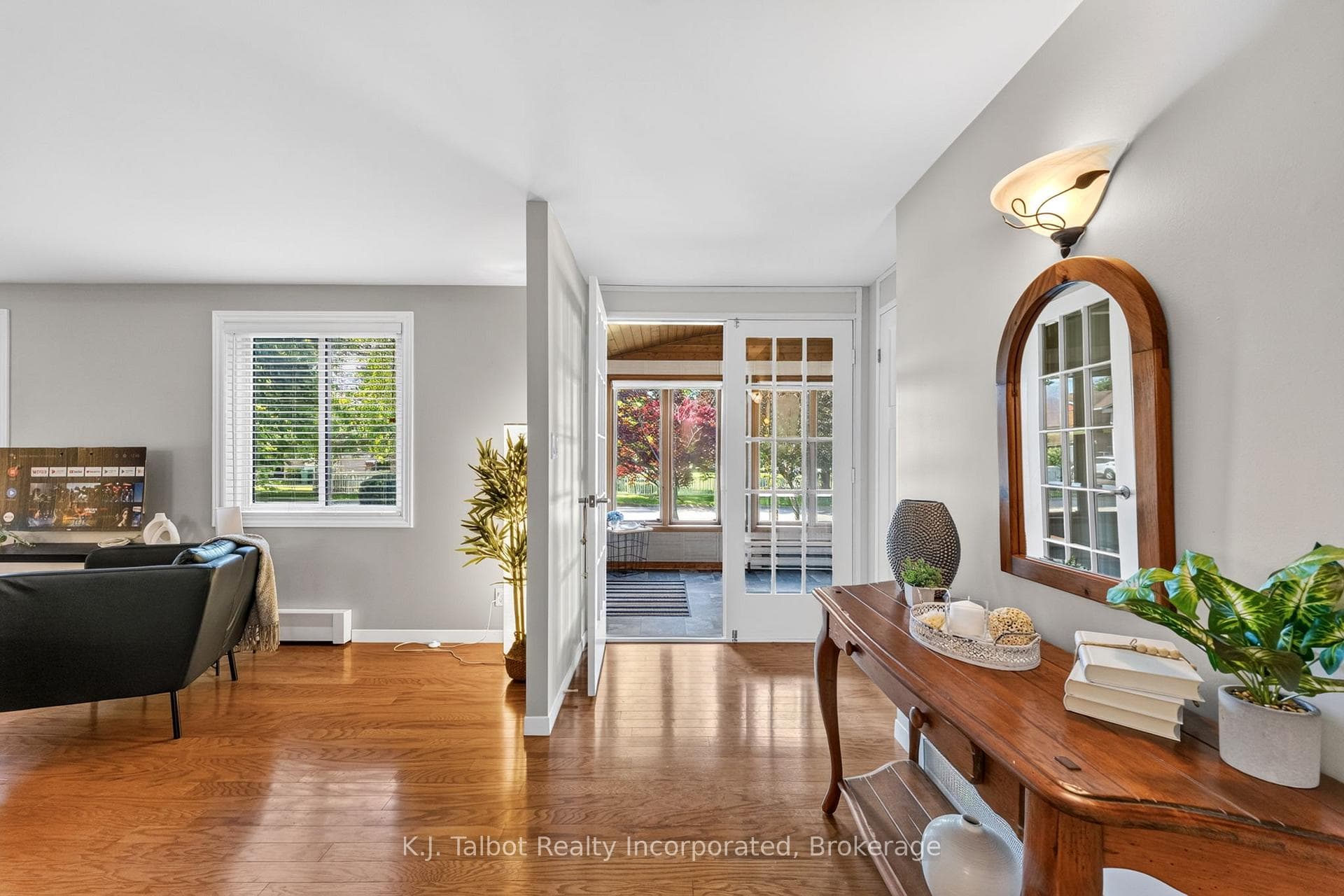 232 Picton Street photo 11