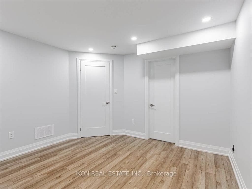 989 Avenue Road photo 7