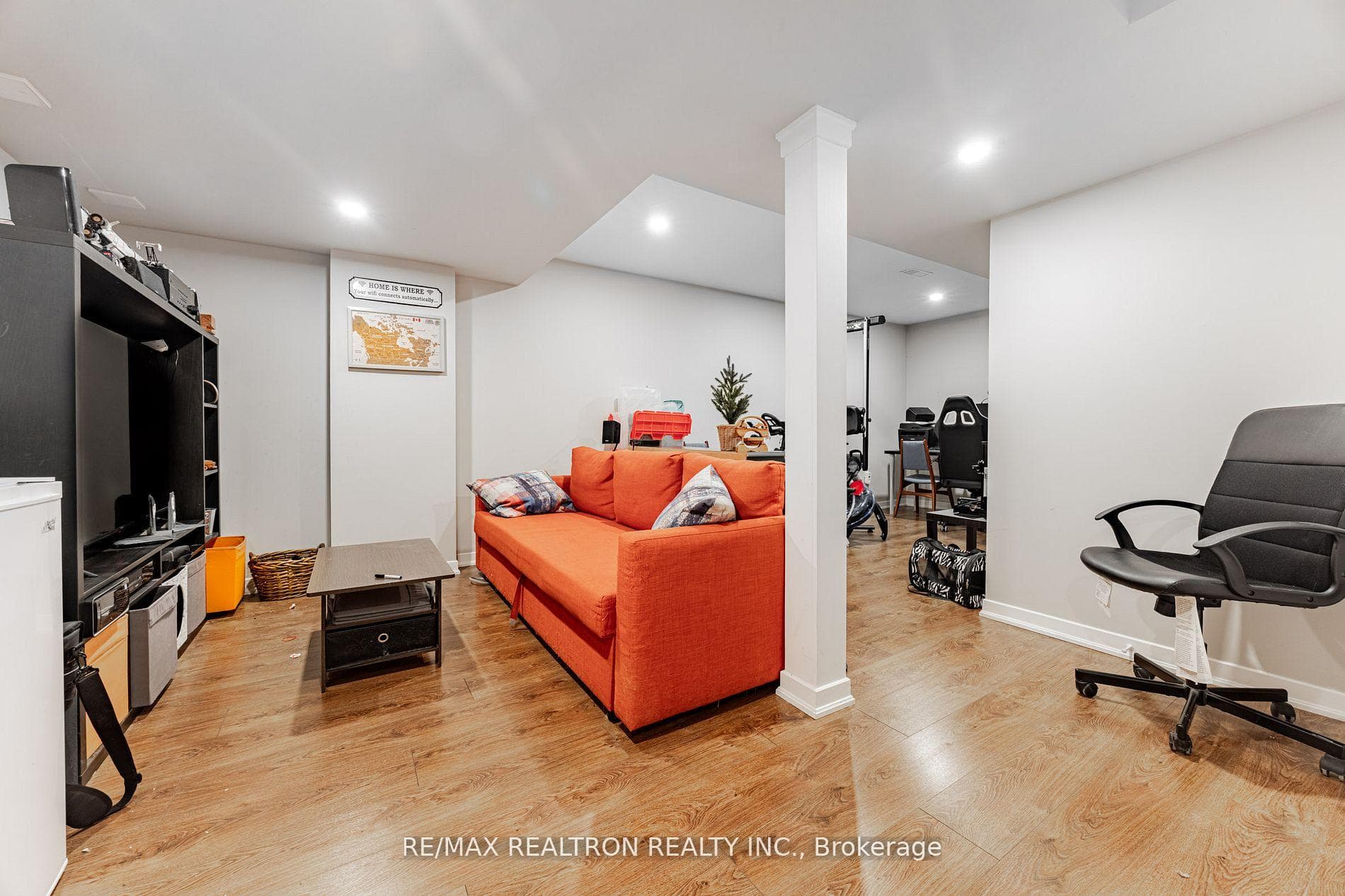 533 Carberry Street photo 18