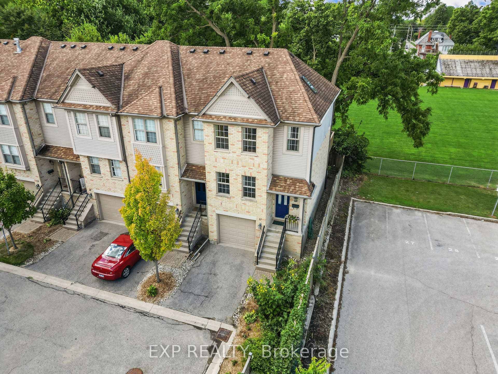 609 COLBORNE Street Unit 11 photo 2