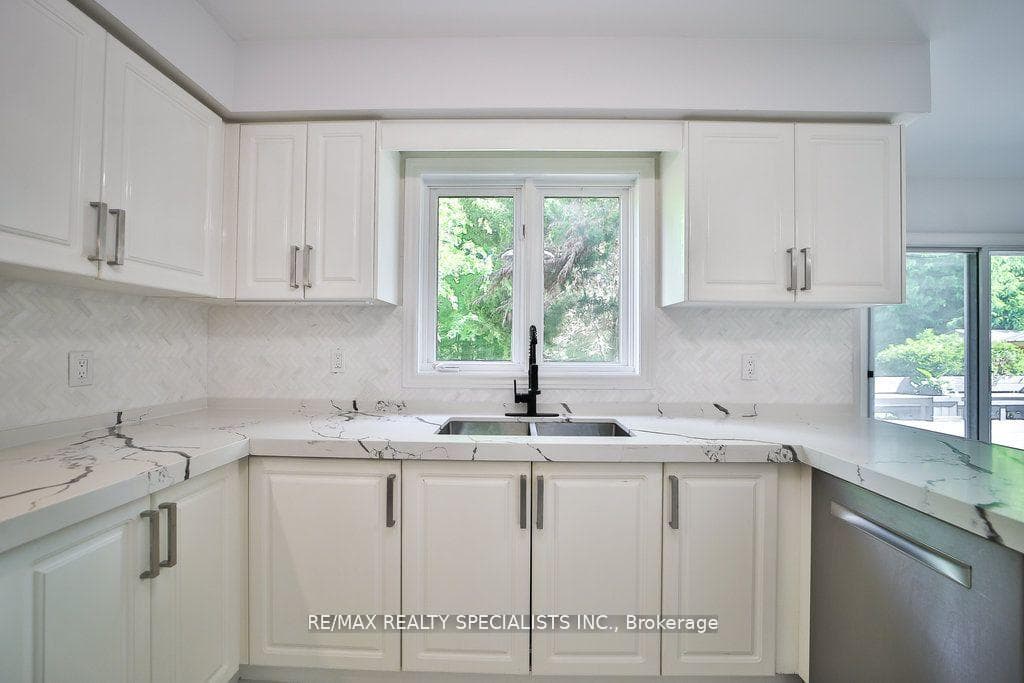 95 Luba Avenue photo 5