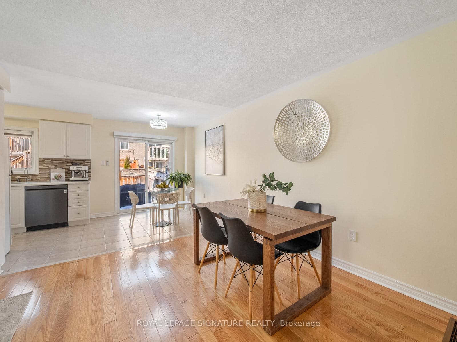 88 Burgess Crescent photo 15