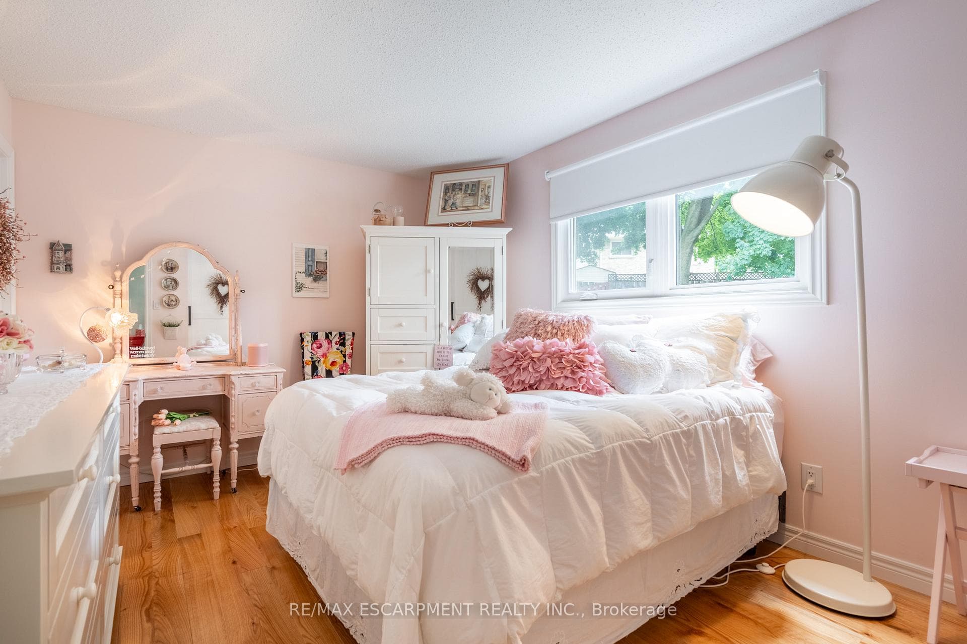 63 FORESTGATE Drive photo 17