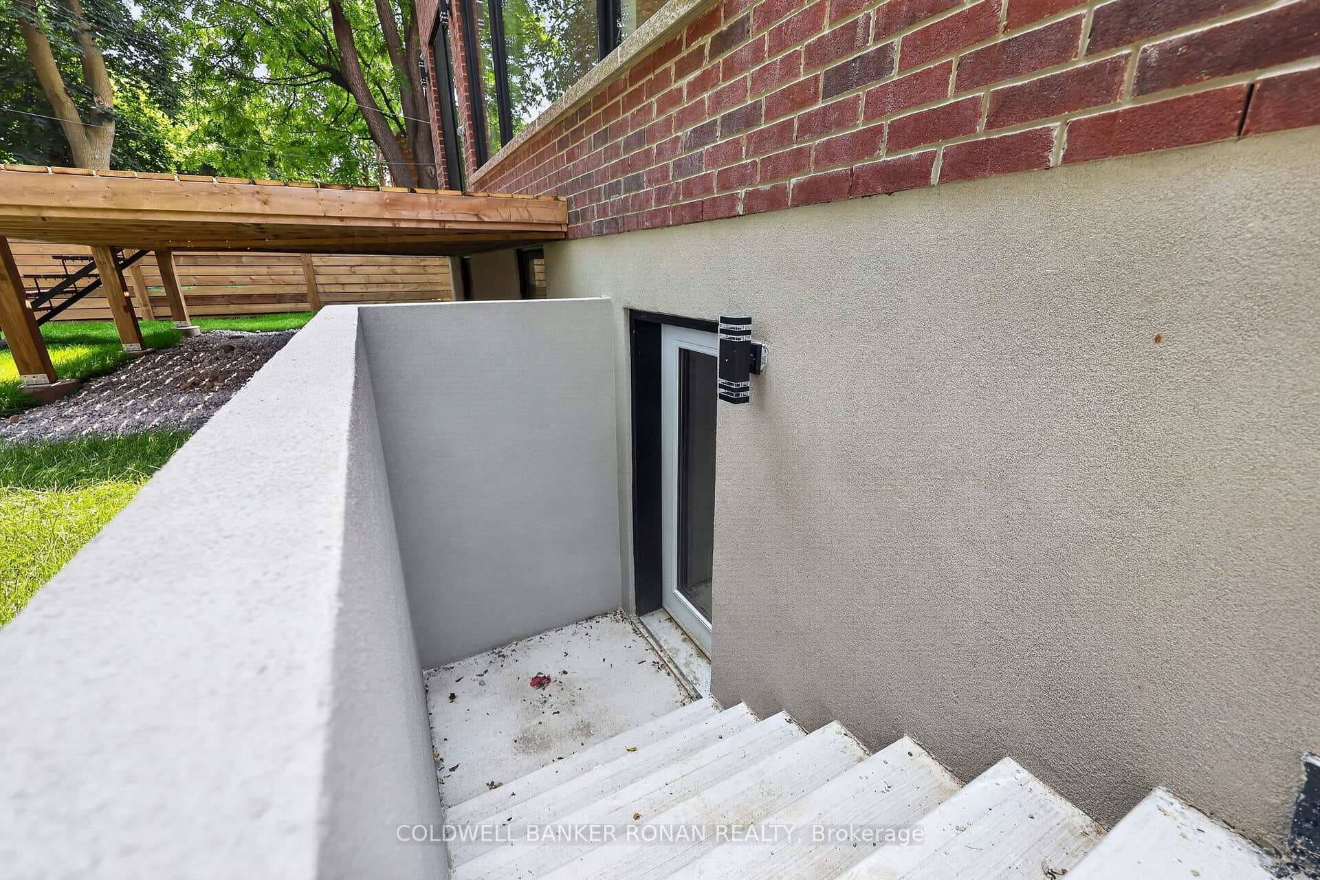 59 Walkem Drive photo 11
