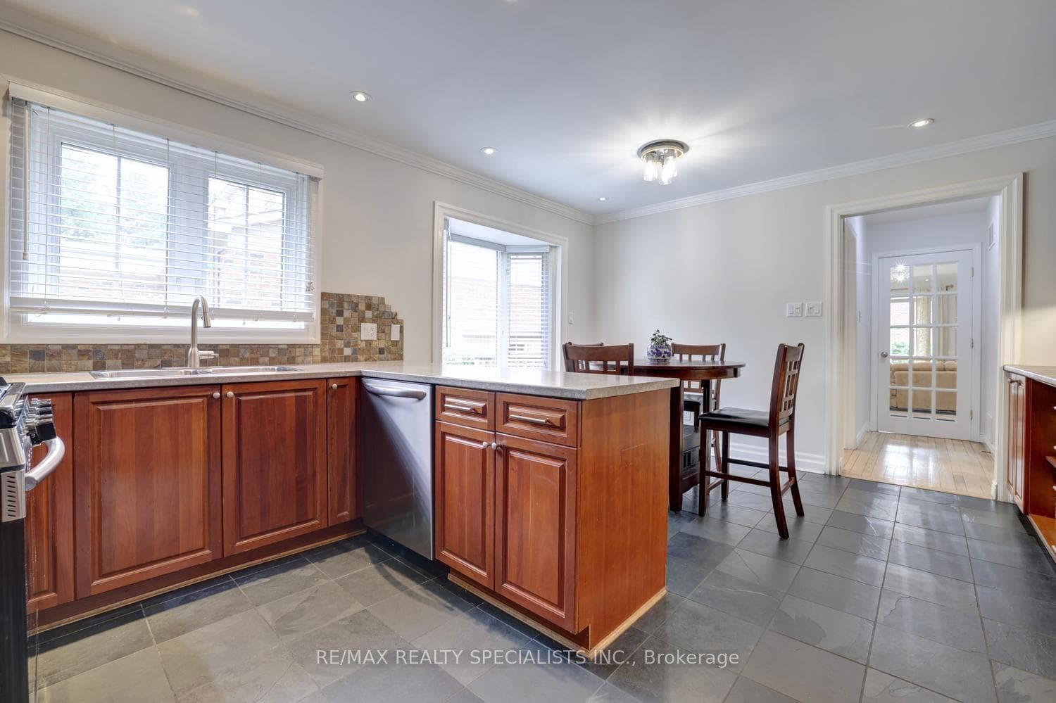2510 Maid Marian Place photo 12