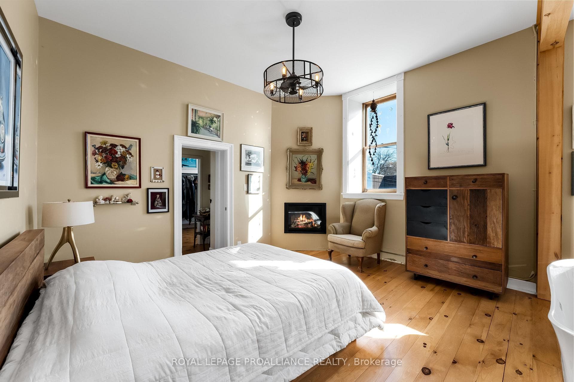 345 Victoria Street photo 18